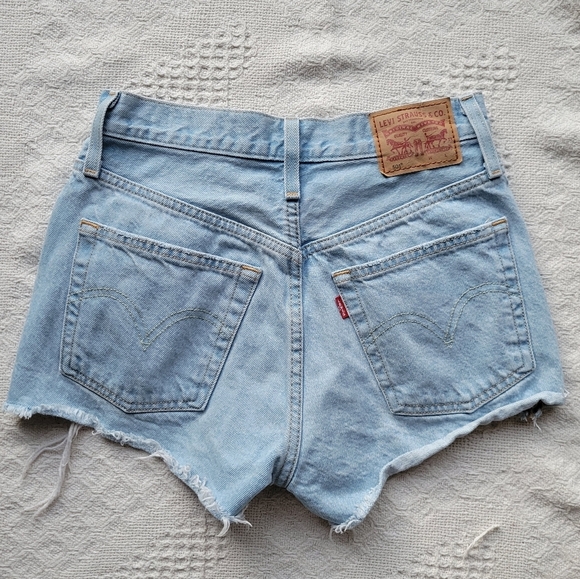 Levi's 501 Distressed Mini Denim Casual Summer Jean Shorts- Light Washed - Picture 3 of 9